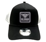 NEW ERA 9FORTY BLACK AND WHITE TRUCKER HAT